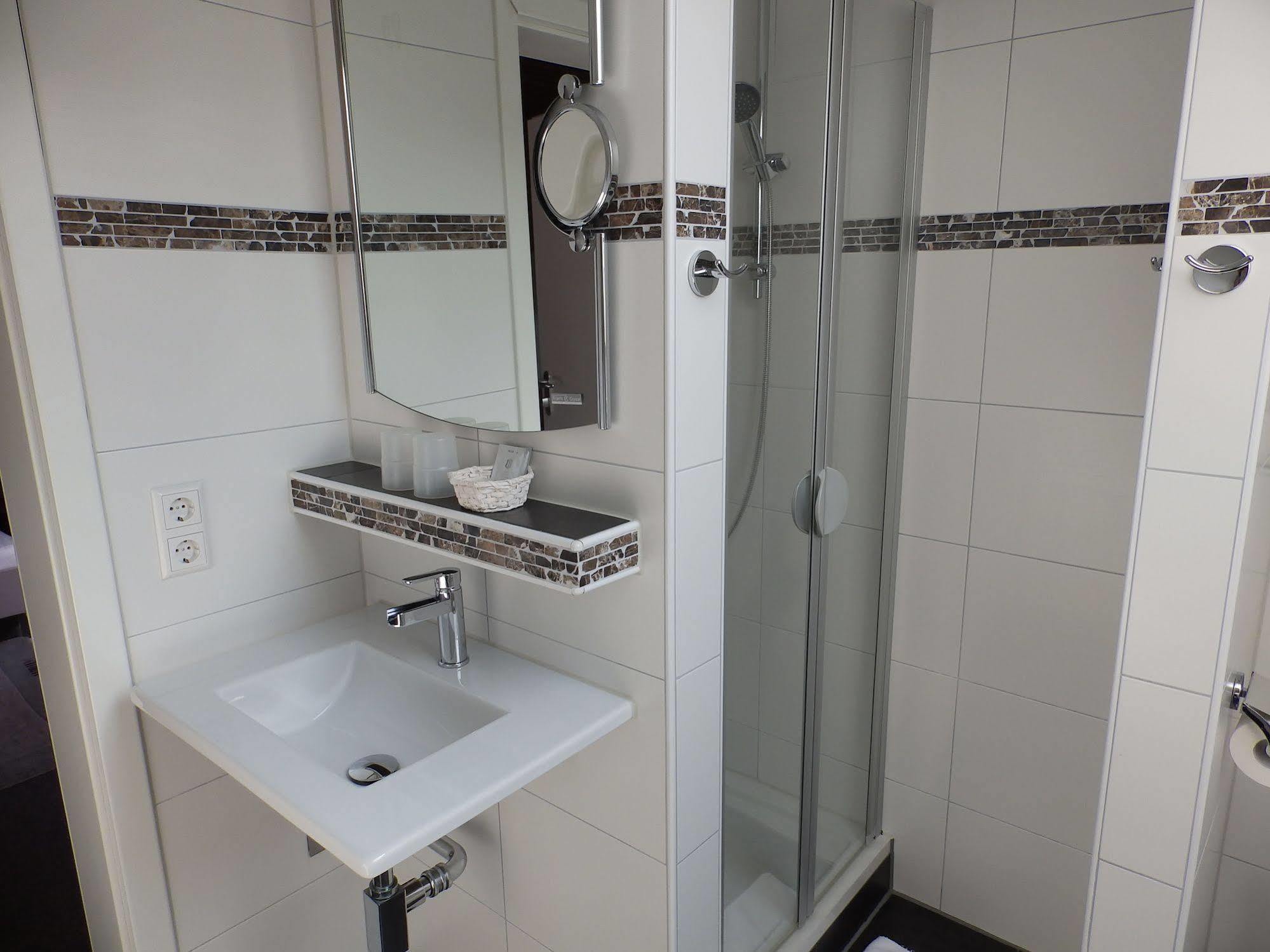 H41 Inn Hotel Garni Freiburg (Adults Only) Gundelfingen  Exterior foto